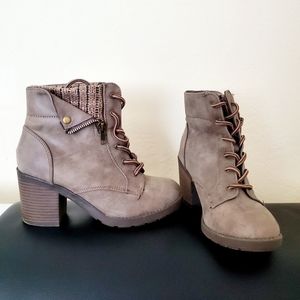 Heel boots